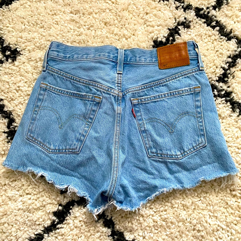 Levi’s high rise 501 shorts size 27 brand new
